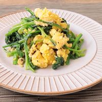 休日の朝食に！ほうれん草ミックスとゆで卵のチーズ焼き