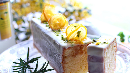 セミネイキッドケーキのバースデーデコレーション