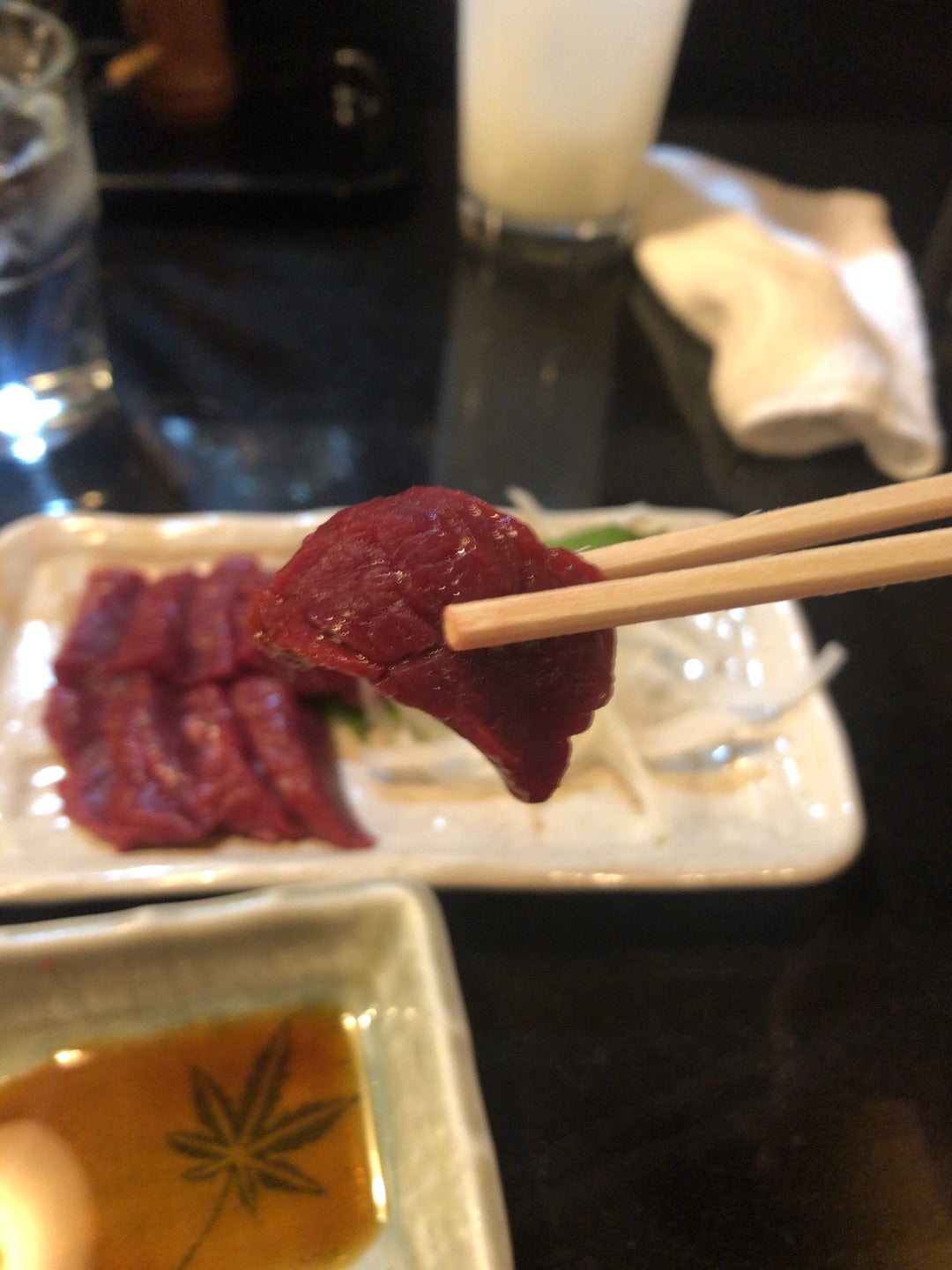 ５０ｇの馬刺しと玉葱と葱を巻いてさっぱりと。 レシピ・作り方 by かんたんれぴこ - 楽天レシピ