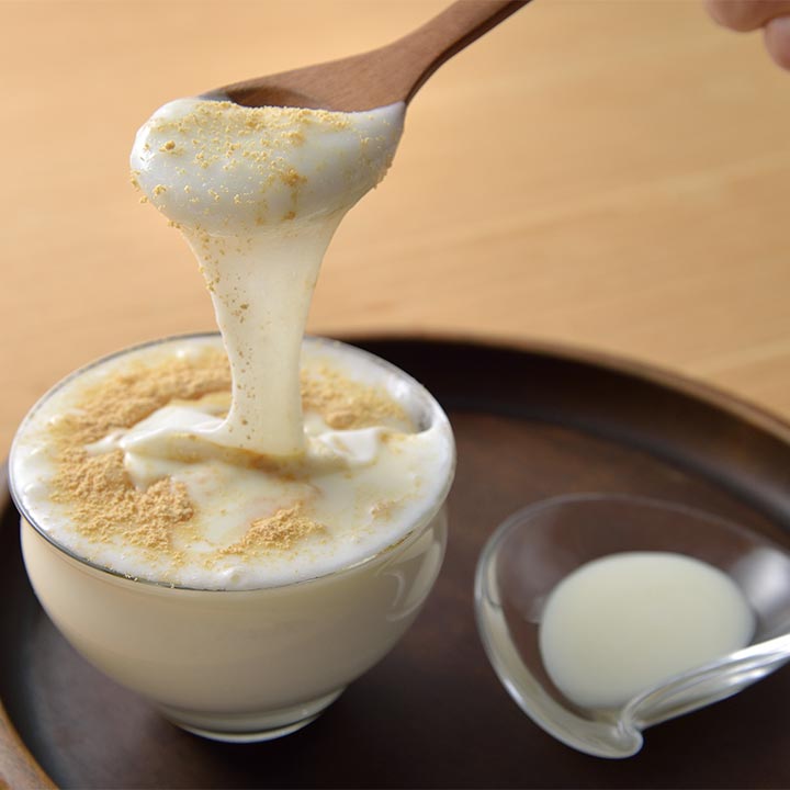 「牛乳とまぜるだけ 雪印コーヒーのもと」でつくる! わらび餅風