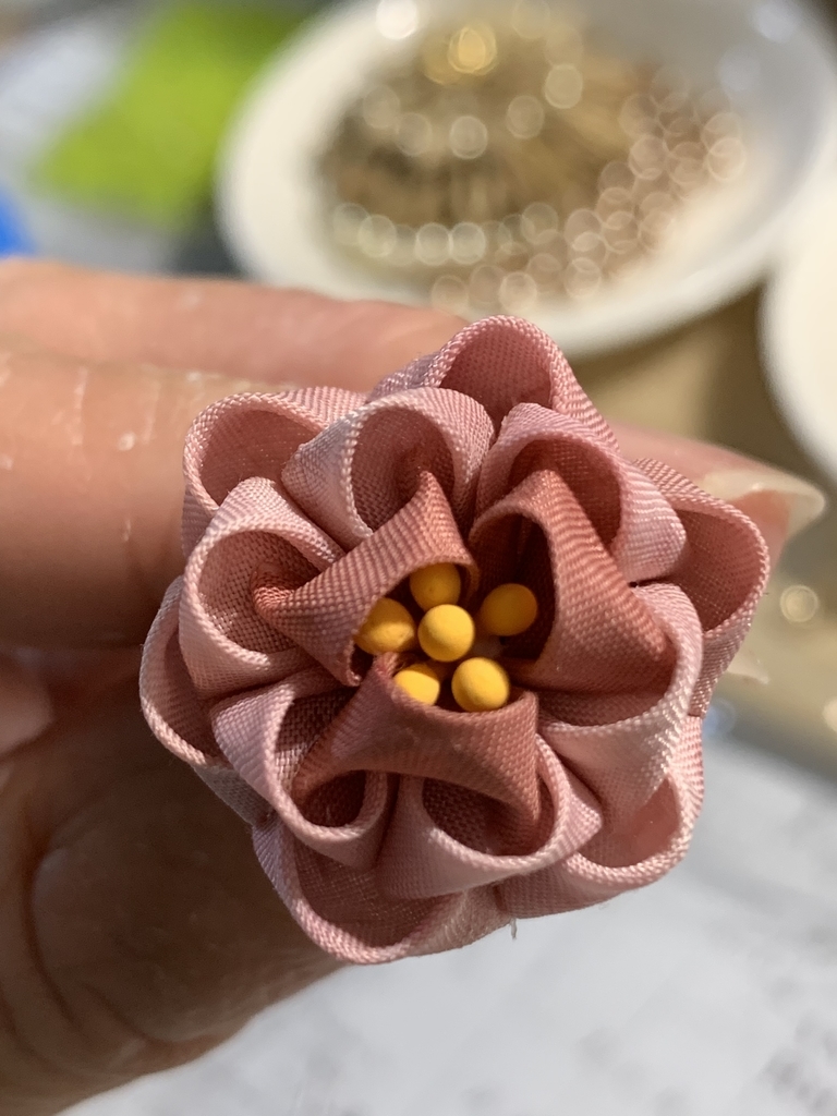 つまみ細工 手作りキット 花しごと 24 紅白のコサージュクリップ 剣つまみ: 手芸屋ポピー - 通販 - Yahoo!ショッピング