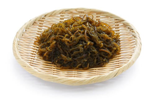 食べられる？ 賞味期限切れのもずくの見分け方1週間・1ヶ月後は危険か、石垣島のプロが解説 -公式 石垣島ザミヤラガーデンスタッフブログ