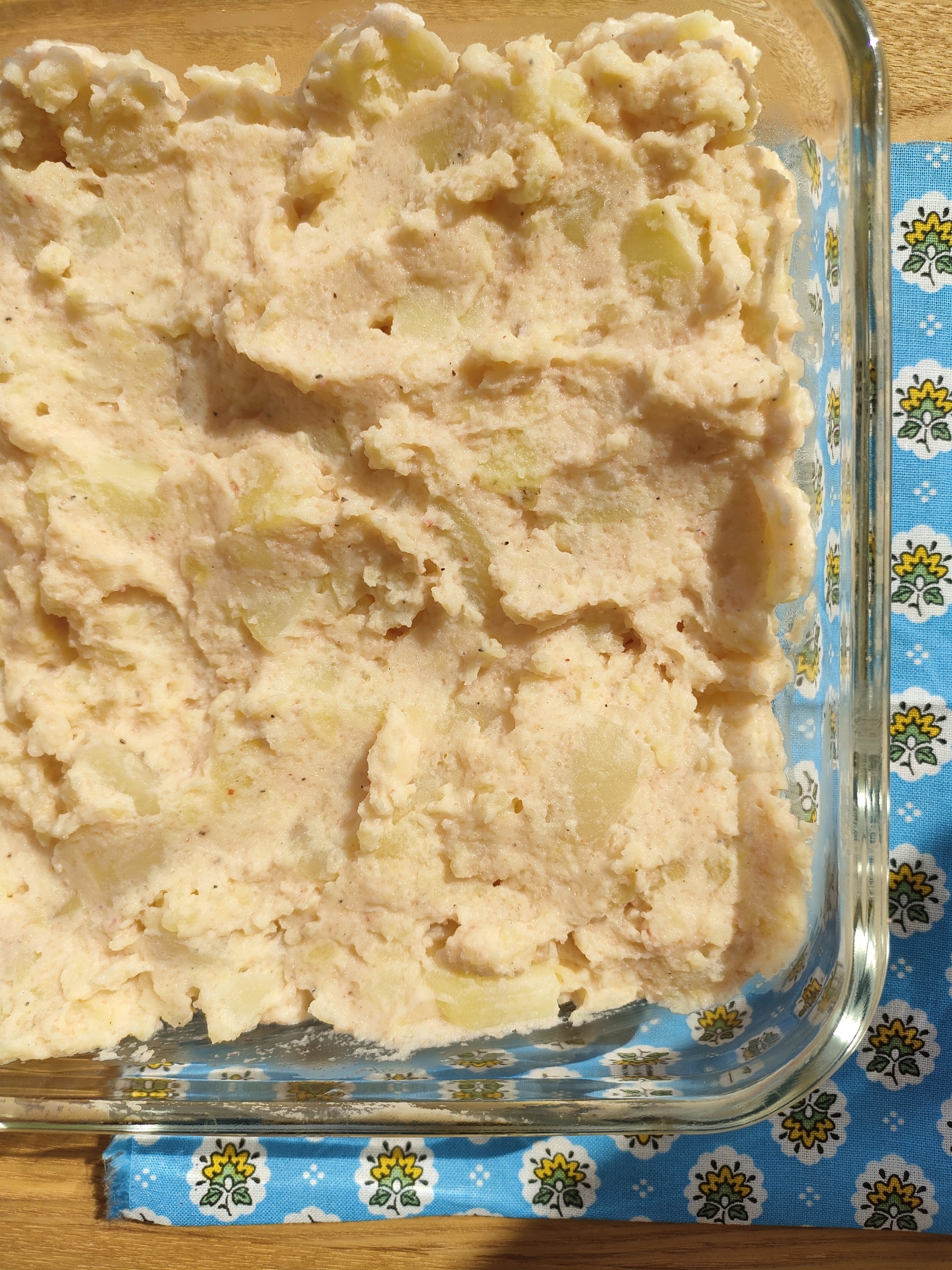 濃厚チーズクリームのドリアの献立 副菜：じゃがいもと明太子 のサラダ、汁物：トマトとベビーリーフのサラダスープ 献立・メニュー 味の素パーク たべる楽しさを、もっと