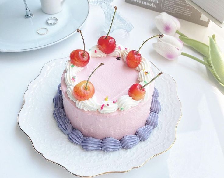 Honeycomb-KOREA- ハニカムセンイルチュッカヘ🎂♡ 韓国でもお祝いできるケーキ屋さんをご紹介します🍽️自分の誕生日でも、お友達の誕生日でも、推しの誕生日でも👍 事前予約が必要ないお店や予約するときに使う韓国語もまとめました！ センイル渡韓する方は