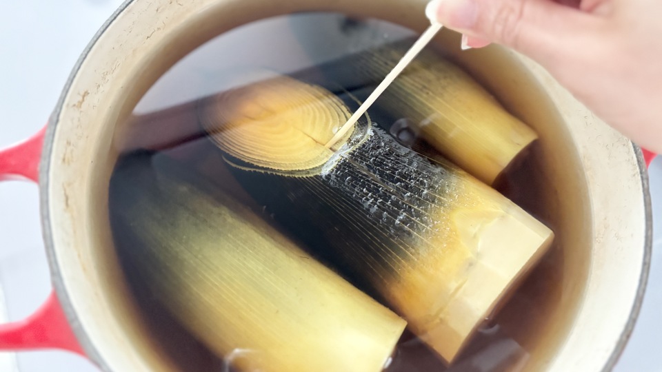 たけのこのアク抜き 米ぬかなしでもうまくできる重曹を使った茹で方をご紹介クラシル
