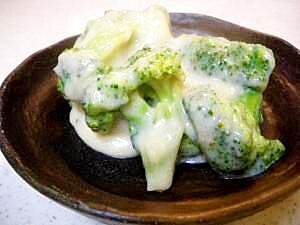 ブロッコリーのゴママヨあえ