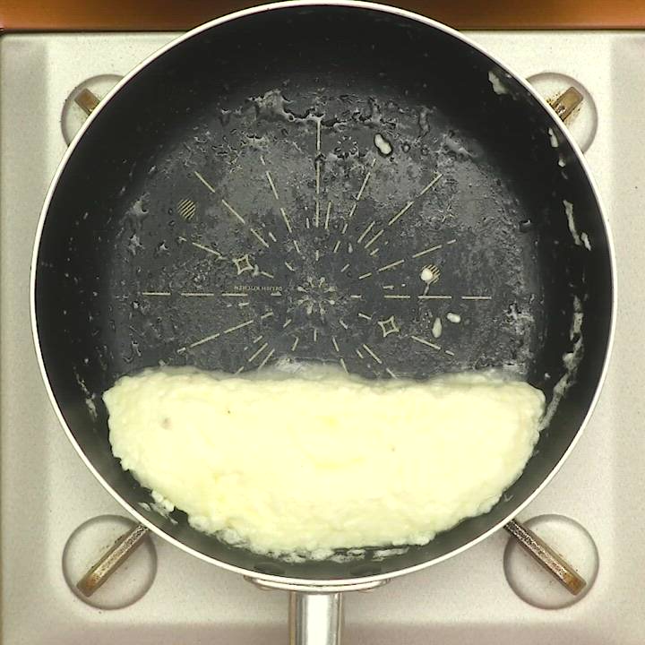 有名店ホワイトオムレツの作り方 白い黄身のオムレツ たんぽぽオムライス - YouTube