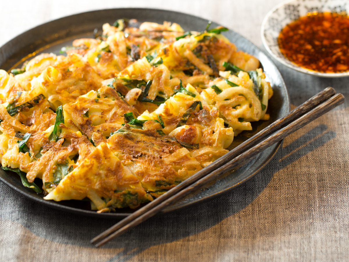 レンジ解凍でラク旨♪ 冷凍うどんのおすすめアレンジレシピ14選 - macaroni