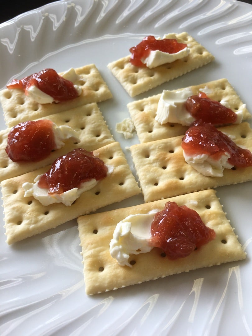 梅ジャムクラッカー☆クリームチーズ添え by すずずずクックパッド簡単おいしいみんなのレシピが392万品