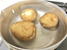 じゃがいものおいしいゆで時間をマスター！電子レンジで加熱する方法や保存のコツもセブンプレミアム公式