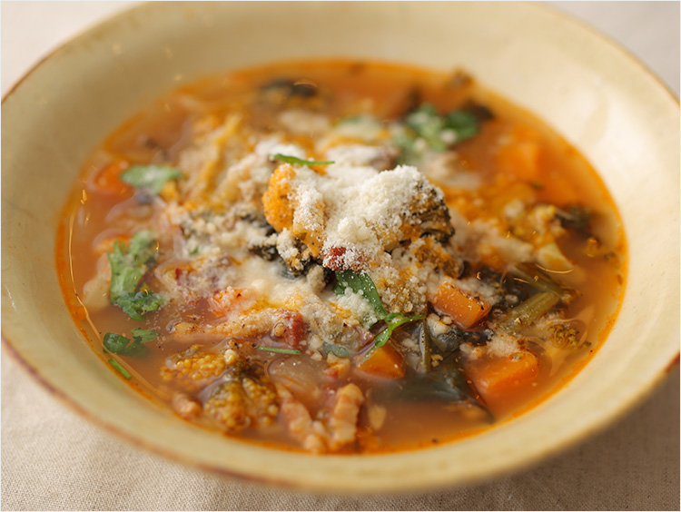 ヘルシーランチ🙂✨脂肪燃焼スープ・トマト缶 ・ピーマン ・玉ねぎ ・にんじん ・生姜 ・キャベツ ・コンソメ ・水 量はお好みで！細かく切って煮込むだけ☺️糖質0麺パスタ・糖質0麺 ・玉ねぎ ・ぶなしめじ ・豆乳 100gくらい・味噌 小1くらい