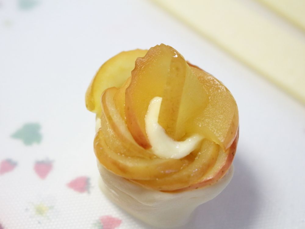 簡単なのに華やかな バラのアップルパイ チュートリアルキナリノ