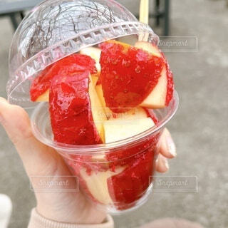 真っ赤でかわいいお姫様りんご「アルプス乙女」屋台ではりんご飴に!教えて、りんご先生