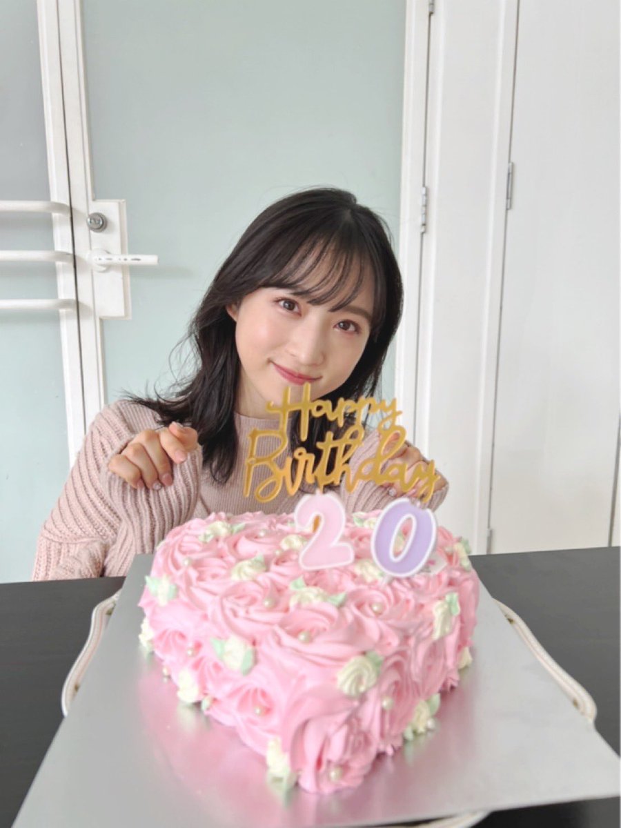 20歳のお祝いに・🎂✨⁡ とっても豪華なケーキを オーダーいただきました🥰🥰🥰 ⁡ ⁡ ⁡ ⁡ ⁡ ⁡ ⁡「水色×薄紫カラー」は、とっても人気🩵💜 ⁡ ⁡ クリーム絞りとバラの花を 「水色×薄紫」に統一して、 ⁡ 数字クッキーと小花には、 明るい黄色を
