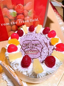 父の日にもぴったりな、ゴリラの立体ケーキ！美味しそうなビールジョッキを持っています。🍺🍺立体ケーキtipitinatscakesティピティーナッツケイクス父の日プレゼント父の日ケーキセンイルケーキ ドンムルケーキゴリラビール大好き父の日動物ケーキ