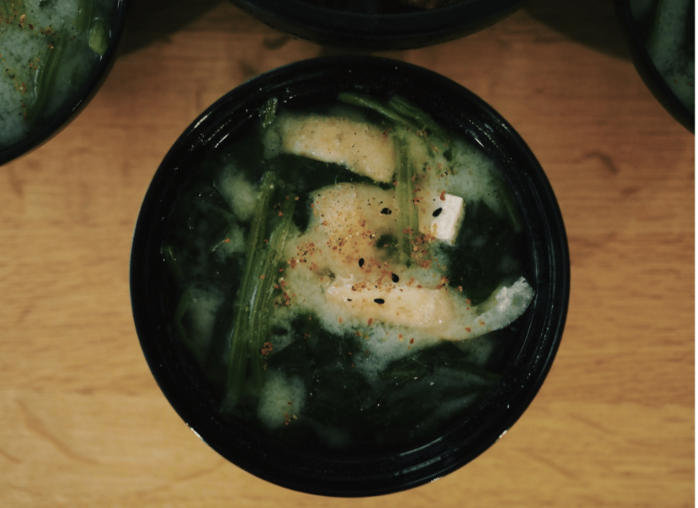 白味噌とわさびのお味噌汁。 と献立。よめ膳＠YOMEカフェ