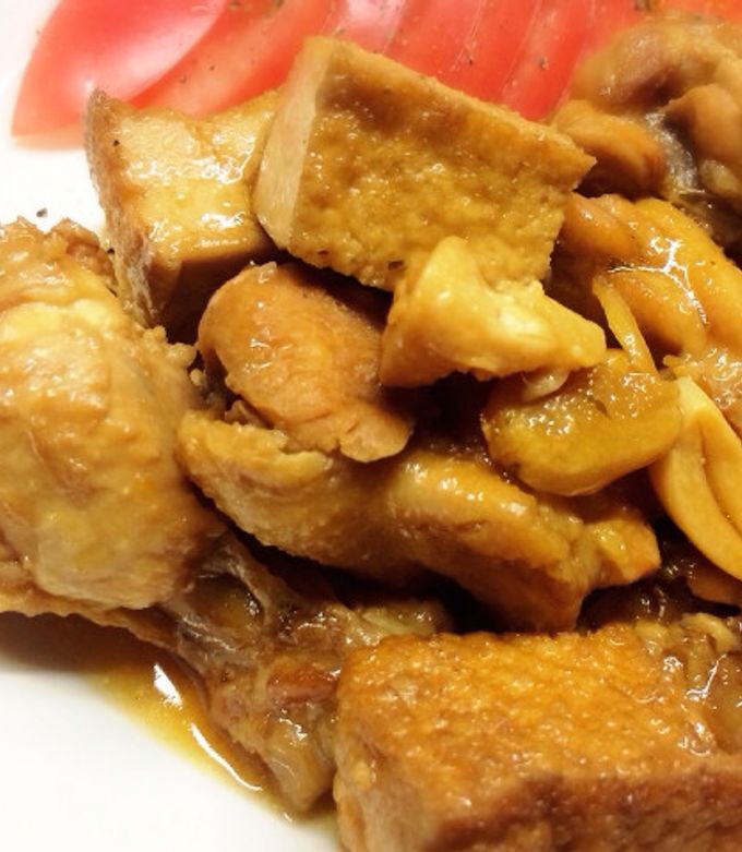 お弁当にもピッタリ♪♪手羽元と大豆と厚揚げの甘辛煮物