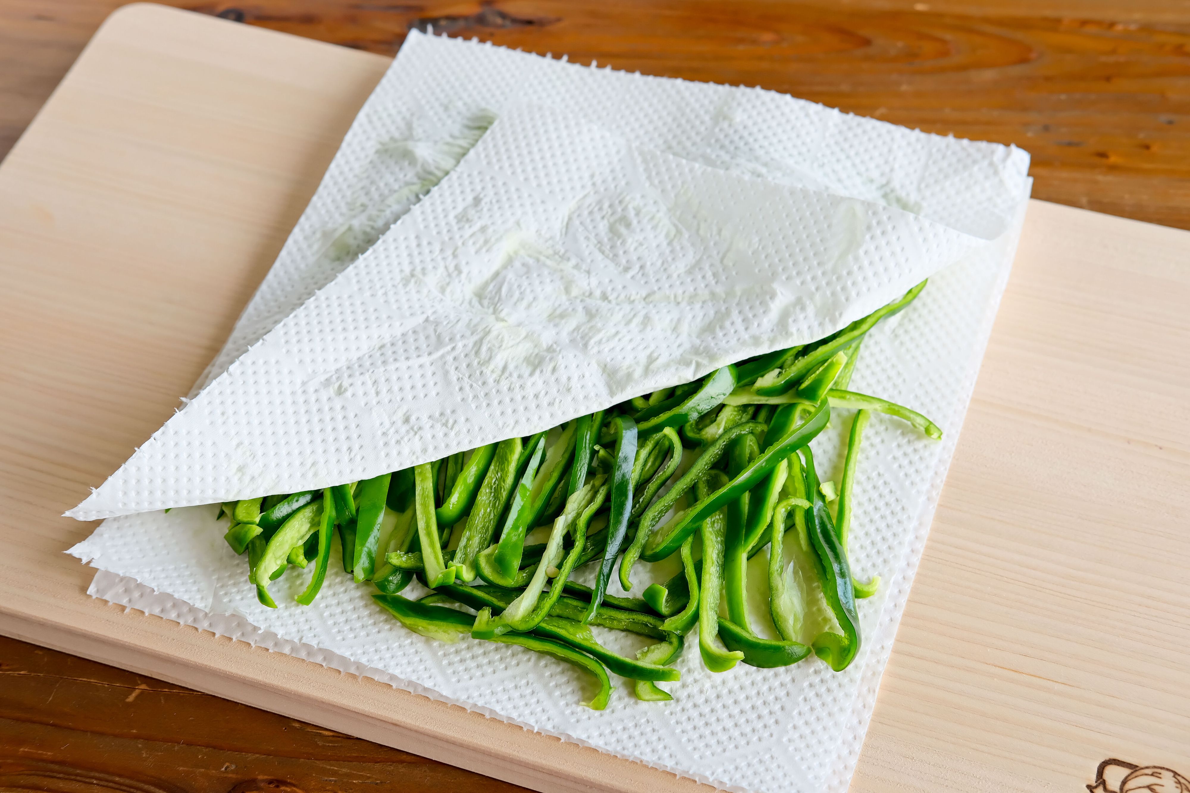 ピーマンの保存 常温・冷蔵・冷凍それぞれ長持ちさせる保存のコツを紹介！ふるなび公式ブログ ふるさと納税DISCOVERY