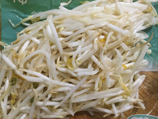 もやしの袋に水が溜まっている」←「食べても大丈夫？」料理人の回答に 『もっと早く知りたかった！』 ぱぷちゃん- エキスパート -Yahoo!ニュース