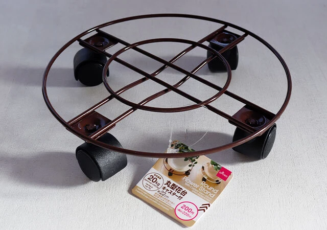 移動や掃除が楽!面倒な作業は一切なしに貼るだけキャスター家がどんどん好きになる