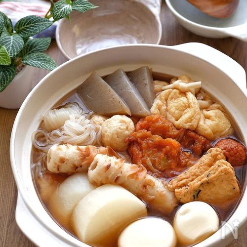 _献立・おでん ・鮭と舞茸の炊き込みご飯 ・だし巻き卵とキムチ ・ジーマーミー豆腐 ・サラダ ・りんごやちむんやちむんでおうちごはん献立おうちごはんおぼんごはん料理写真料理記録こどもごはん双子双子ごはん炊き込みご飯おでん