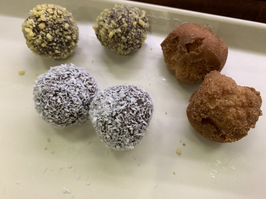 ココナツ＆ベリーチョコレートなどミスドに見慣れないドーナツがたくさん HP未掲載＊スノーフレーク＊のお買い物日記