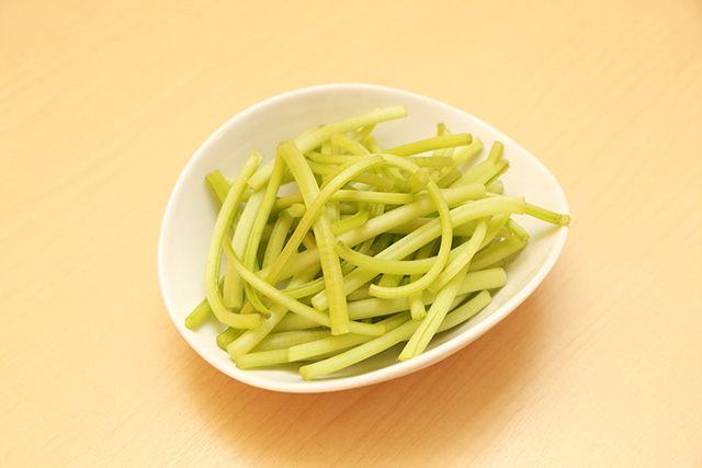 芋のつるの下処理