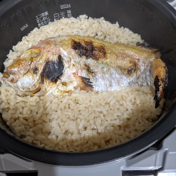 お祝いの鯛の塩焼きで鯛めし レシピ・作り方 by ☆ポン太☆ - 楽天レシピ