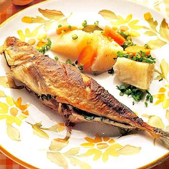 丸ごとアジのオーブン焼き♪野菜と共に