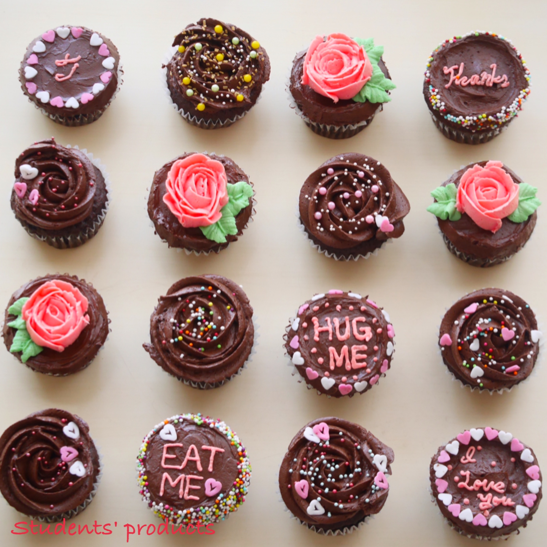 たくさん作っておすそ分けもできる♪バレンタインに贈りたいカップケーキキナリノ