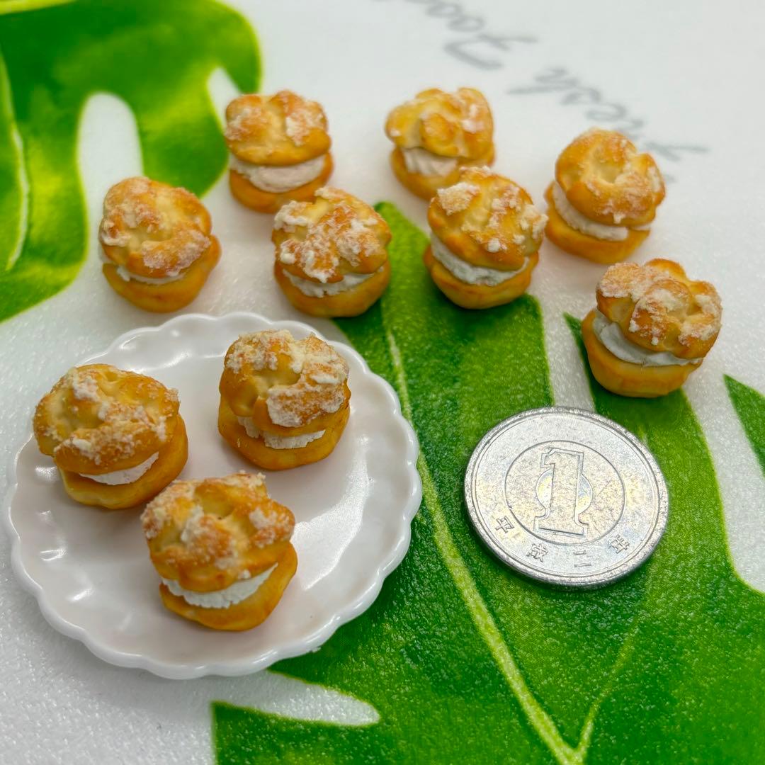 プチシュークリーム デコレーションケーキ 生クリーム８号！ サンドは苺🍓🍓🍓🍓🍓 最近、プチシュークリームにハマってるお客様のご注文です。可愛く周りにはピンクのバタークリームで飾り付けです。リクエストケーキ生クリーム洋菓子ヒロセ洋菓子店古淵杏