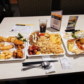 一粒万平の無制限ランチバイキングを楽しむ