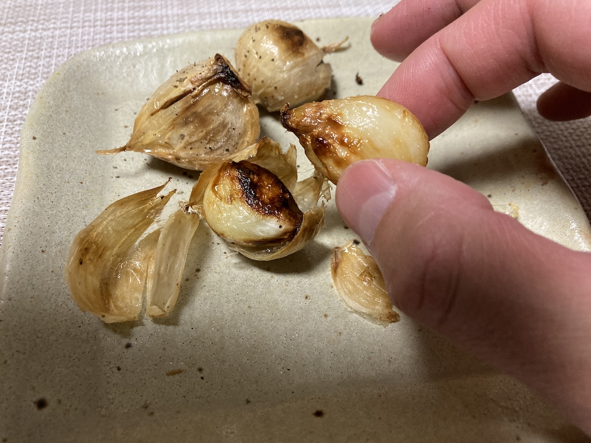 じゃがいもみたいにほくほく！ 皮ごと揚げる「揚げにんにく」のレシピ三越伊勢丹の食メディアFOODIE フーディー