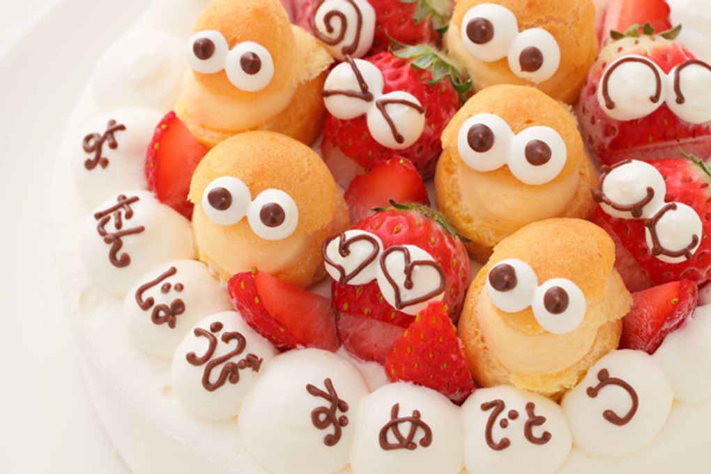 クッキーシュー3種類💓 いつもより小さめで絞ったら思った以上に数ができたので、デコレーションを変えて作ってみました！粉糖をかけたものと、モンブラン・キャラメルです🥹 中のクリームは全てディプロマットです！シュークリームクッキーシュークリームクッキー