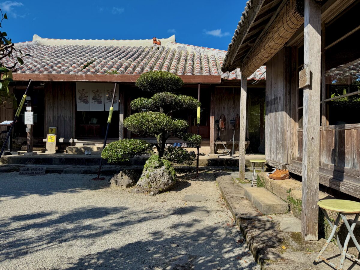 大家 うふやー琉球古民家でうちな～タイムを感じながら沖縄そばをいただく│OKA EXPLORERS