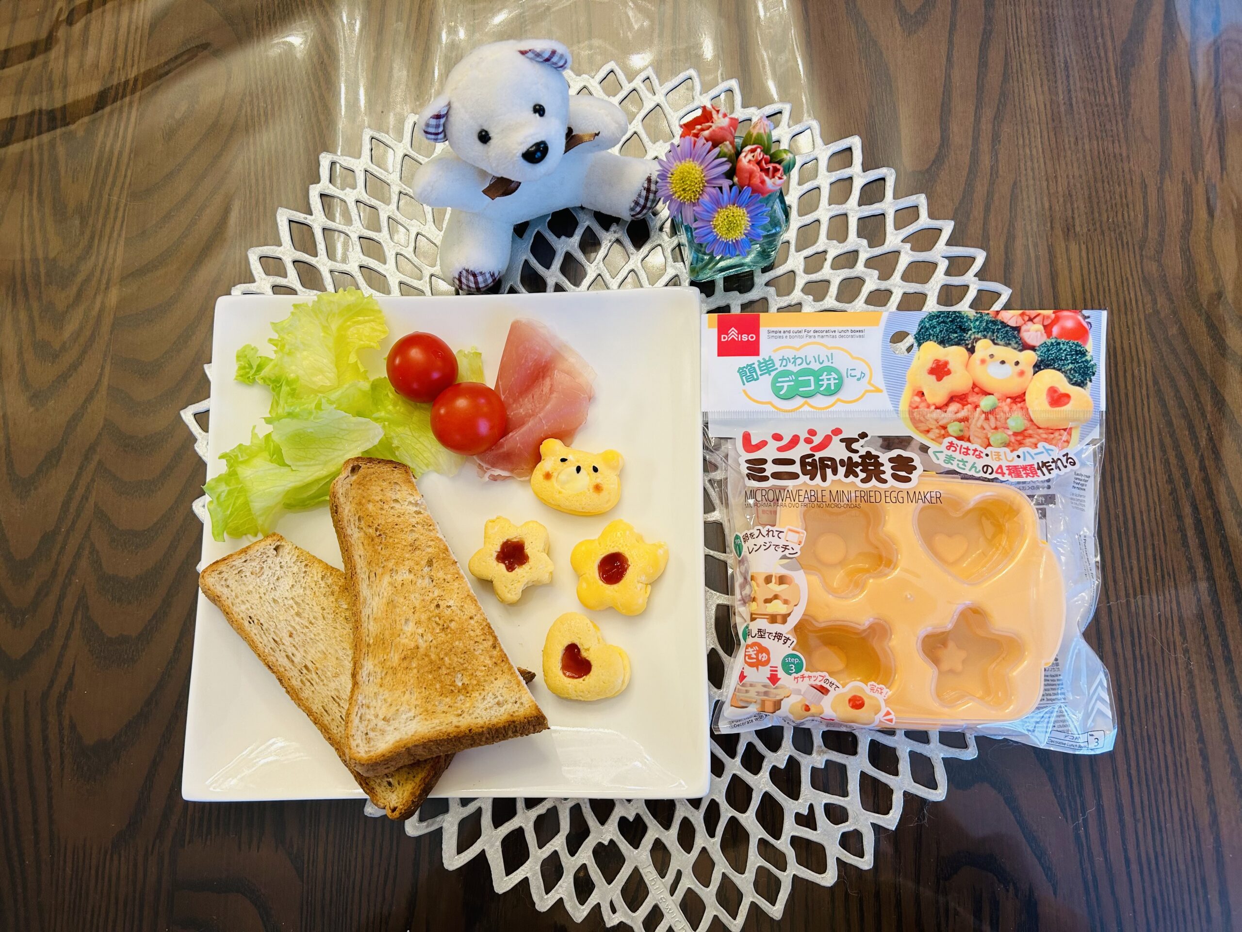 DAISO便利アイテム🥚ダイソーのこれ持ってる方も 多いかな？？ 『レンジでミニ卵焼き』 初めて使った時卵が萎んで 失敗した！使えない！と思って眠らせてたんだけど😂 リベンジしたらできました🤭 膨らんで萎んでOK！ でも膨らんだらすぐ出した方が 良さそう