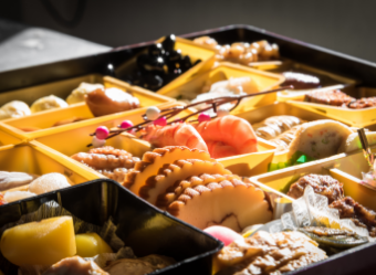 おせち意味 鰤、伊達巻、紅白蒲鉾 、白黒イラスト - No: 23374506無料イラスト・フリー素材なら「イラストAC」