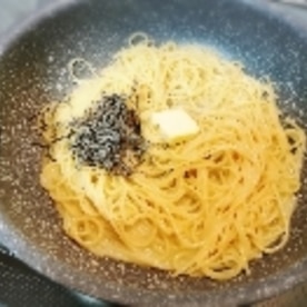 ヘルシーなのに大満足😋 「ぺぺたま白滝」1人前・したらき 1袋 200g・ハーフベーコン 2枚 ・卵 1個 ・白だし 小さじ2・ｵﾘｰﾌﾞｵｲﾙ 小さじ2 ・おろしにんにく 小さじ1 ・輪切り唐辛子 少々 ・刻みねぎ 少々 ・塩、砂糖 各小さじ1 2 📹YouTubeレシピ動画配信中