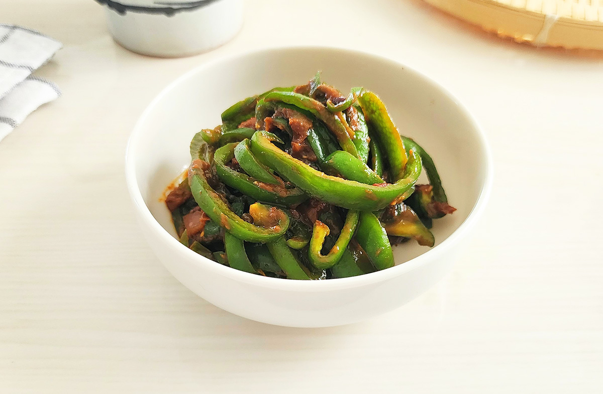 冷やしピーマンの肉味噌乗せ