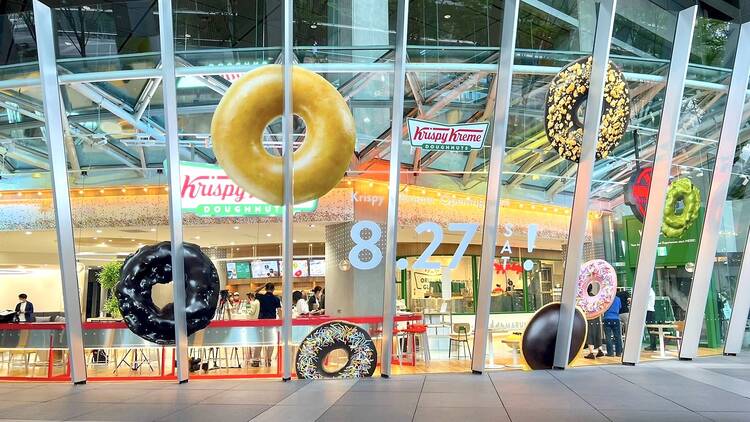 ASCII.jp: 丸の内・手土産 大好評間違いなし「クリスピー・クリーム・ドーナツ」秋限定「ブリュレ グレーズド ダブルモンブラン」が買えるのはあの店舗だけ