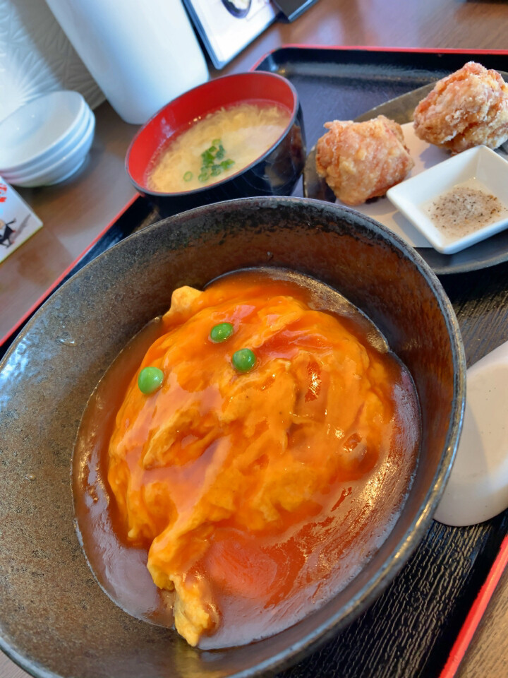 赤い天津飯 餡は甘酢でなくケチャップ!?主役の卵は2種の食感が堪らない♡簡単なのに町中華超え！2024年11月14日- エキサイトニュース