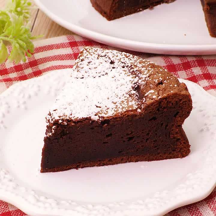 お誕生日に人気のチョコケーキ！ かわいいアイシングでデコレーションされた濃厚ガトーショコラ 6号の通販・お取り寄せマジックケーキデコガトーショコラ 誕生日・ガトーショコラデコレーション・ガトー ショコラ トッピングマジックガトー・マジックケーキ