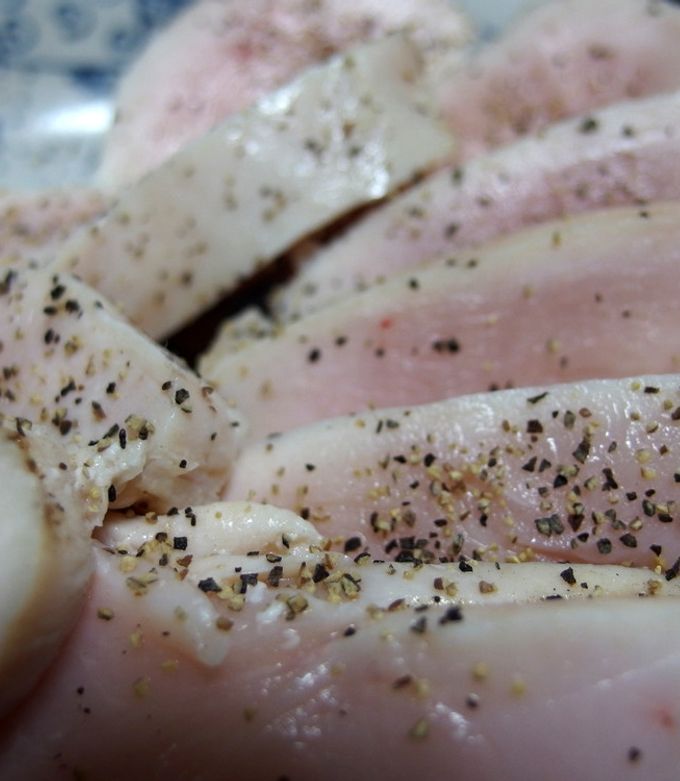 ペッパーをきかせたしっとり鶏ハム – LA PETITE EPICERIE -ラ プティット エピスリ