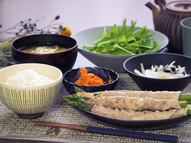 豊洲市場の「とんかつ八千代」でチャーシューエッグにアジフライ メニュー一覧。 - 美味しいもの食って写真撮って、あとで振り返ってのブログ