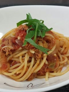 野菜のうま味がぎゅっと トマトとツナのワンパンパスタ