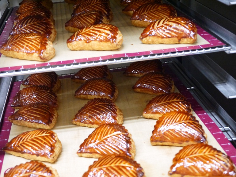 ショーソン・オ・ポム 〜アップルパイ〜- YouTube