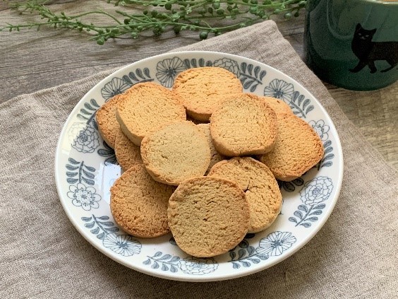 材料3つ！ノンオイルおからクッキー ・－・－・－・－・－・－・－・－・－・ ママやこどもに嬉しいレシピ @puchaneiyoushimama・－・－・－・－・－・－・－・－・－・ 材料3つ！ はちみつおからクッキーレシピ です。 砂糖 バター 小麦粉 卵不使用です♪ レシピ は画像