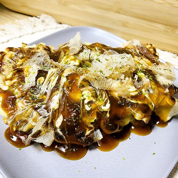 マヨネーズなし、ソースだけももちろんありなんです👏 お好み焼きにしょう油っていうのも出来ます☺️ お好みで食べて下さい👍 大阪市北区角田町9-10新梅田食道街内 お好み焼きSakura ☎️0663647521お好み焼きさくらお好み焼きsakuraokonomiyaki新梅田食道街