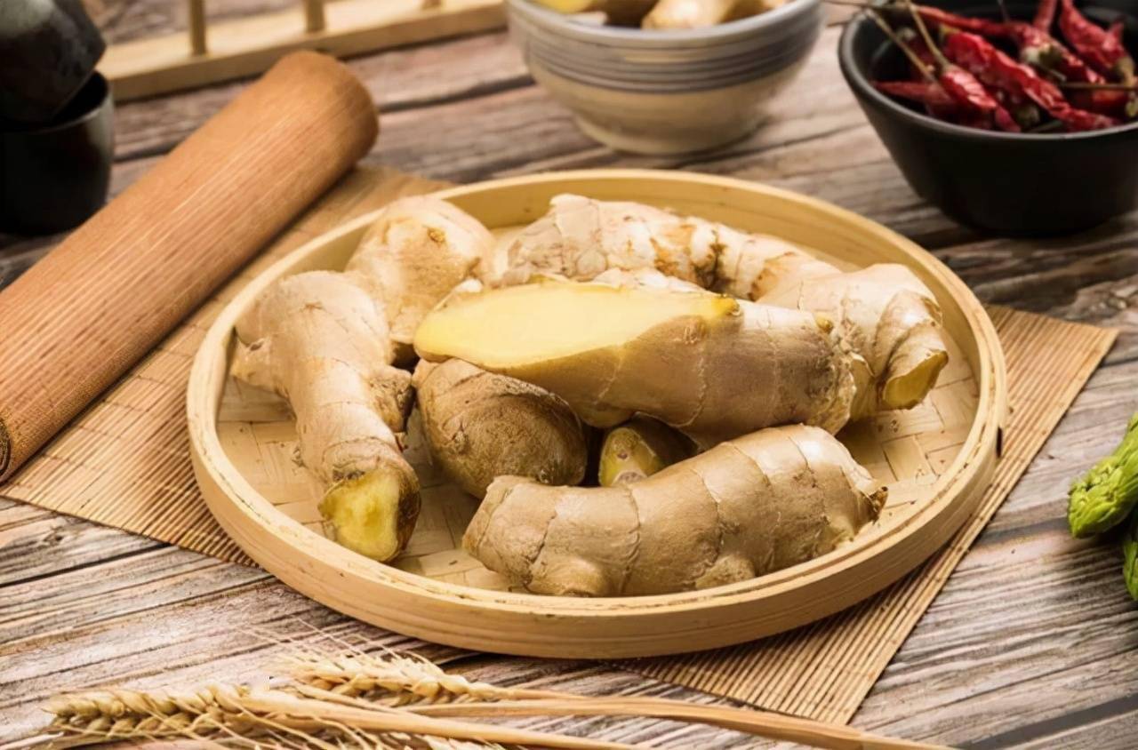医生推荐：每天吃一片醋泡生姜，帮你补足阳气！_体质