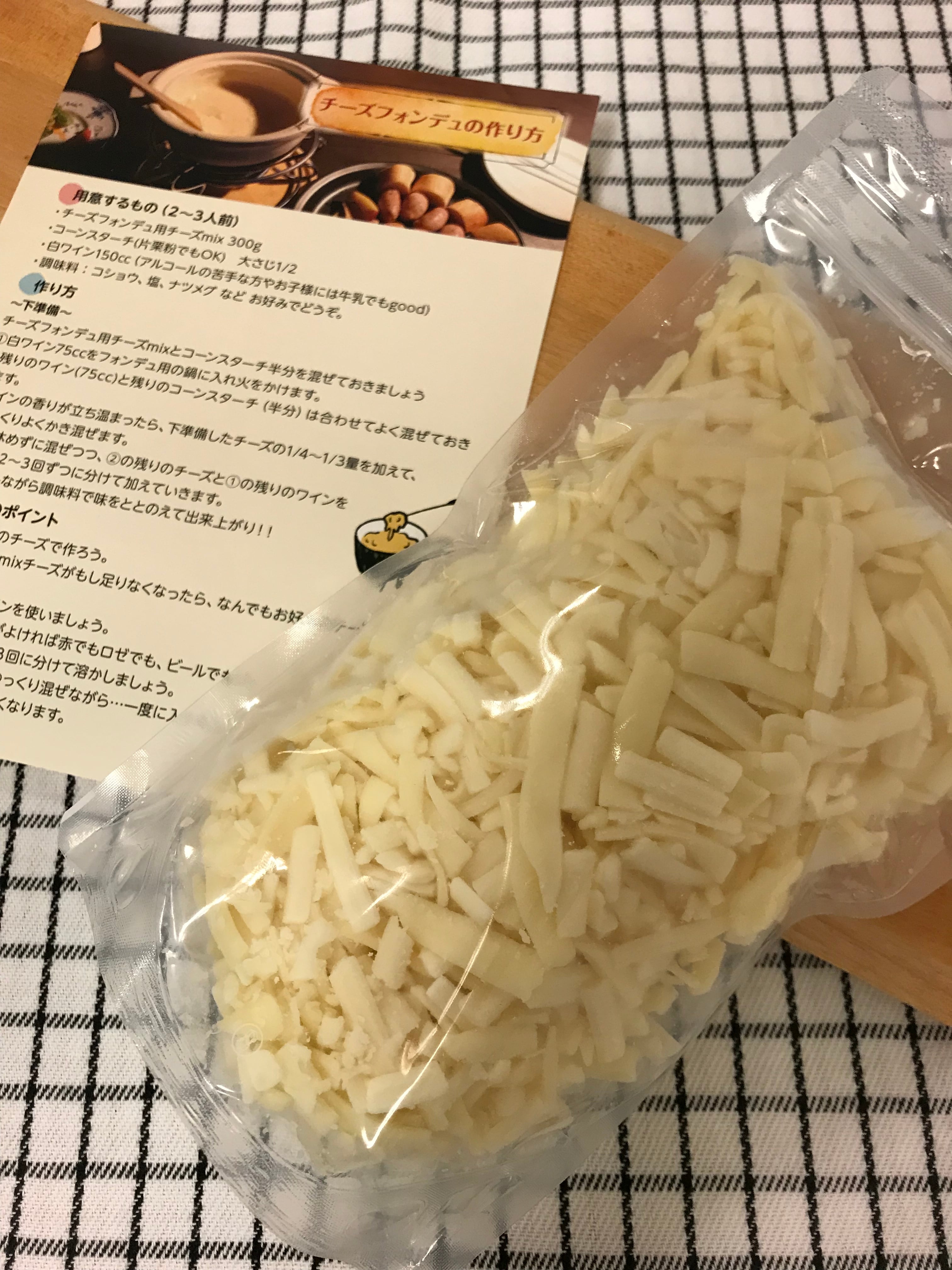 レシピ画像付 チーズフォンデュな豚チーハンバーグ！ ーーーーーーーー チーズハンバーグの最高なの。上からフォンデュをかけて食べる。チーズ フォンヂュハンバーグ！白ワインにピッタリな豚ひきで作るのもポイント！ ーーーーーー✂︎ー こんにちは🙋🏻 最近、テーブル